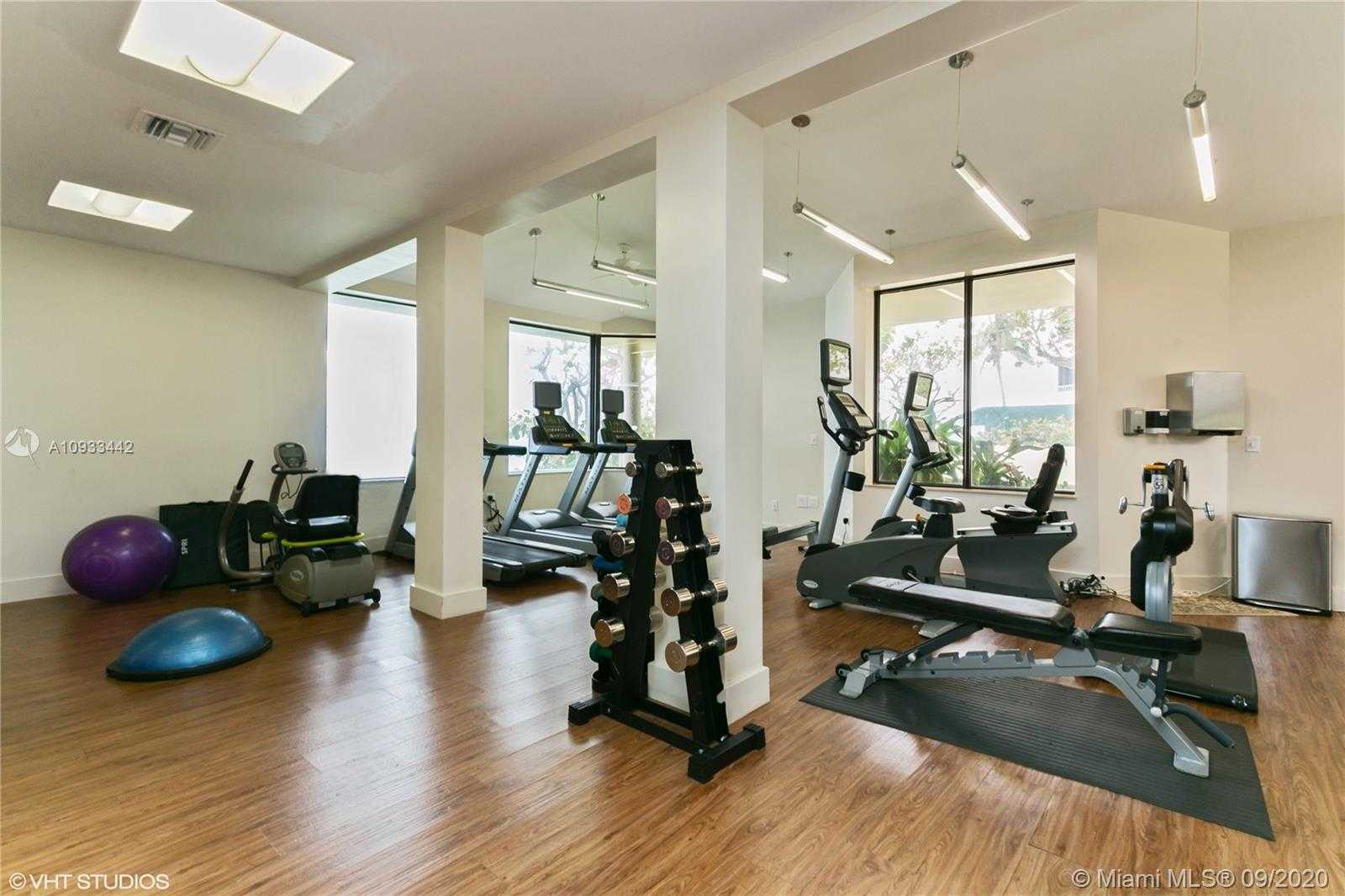 Small Image of 5070 N Ocean Dr, Riviera Beach, FL 33404, USA Number 23