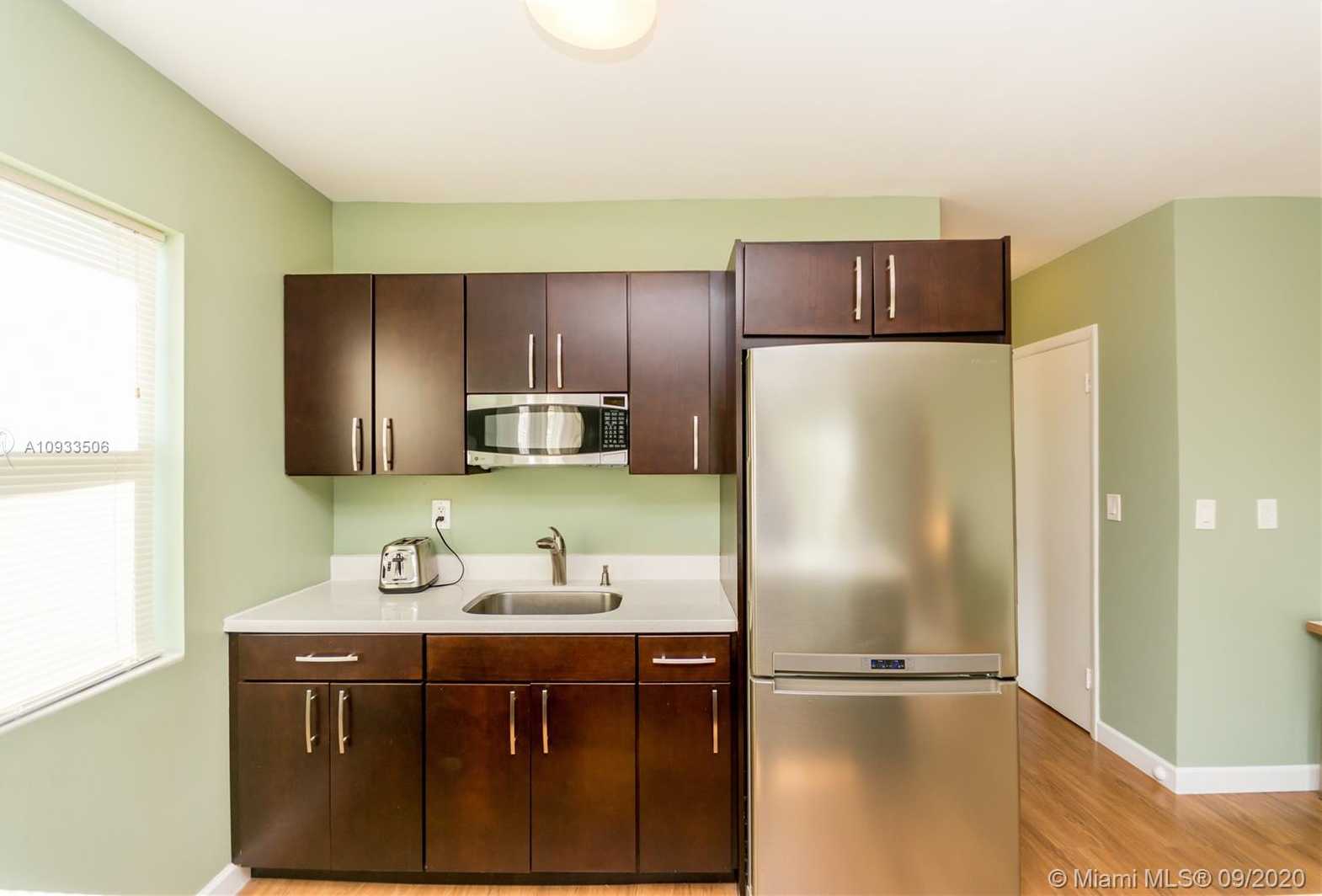 Small Image of 7430 CARLYLE AVE #3, Miami Beach Number 10