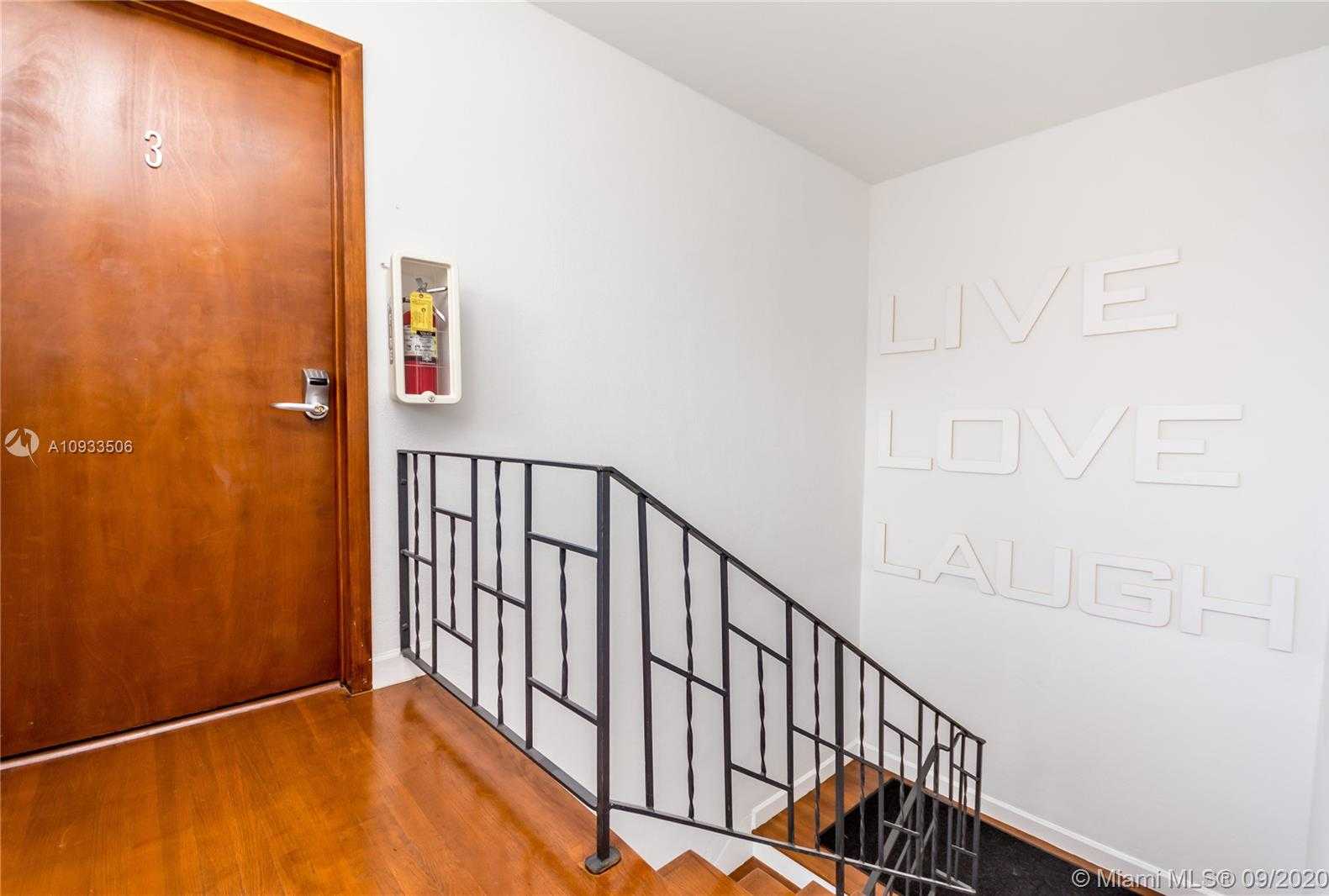 Small Image of 7430 CARLYLE AVE #3, Miami Beach Number 16