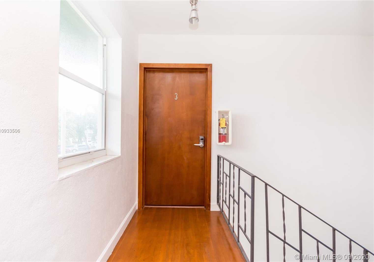 Small Image of 7430 CARLYLE AVE #3, Miami Beach Number 4