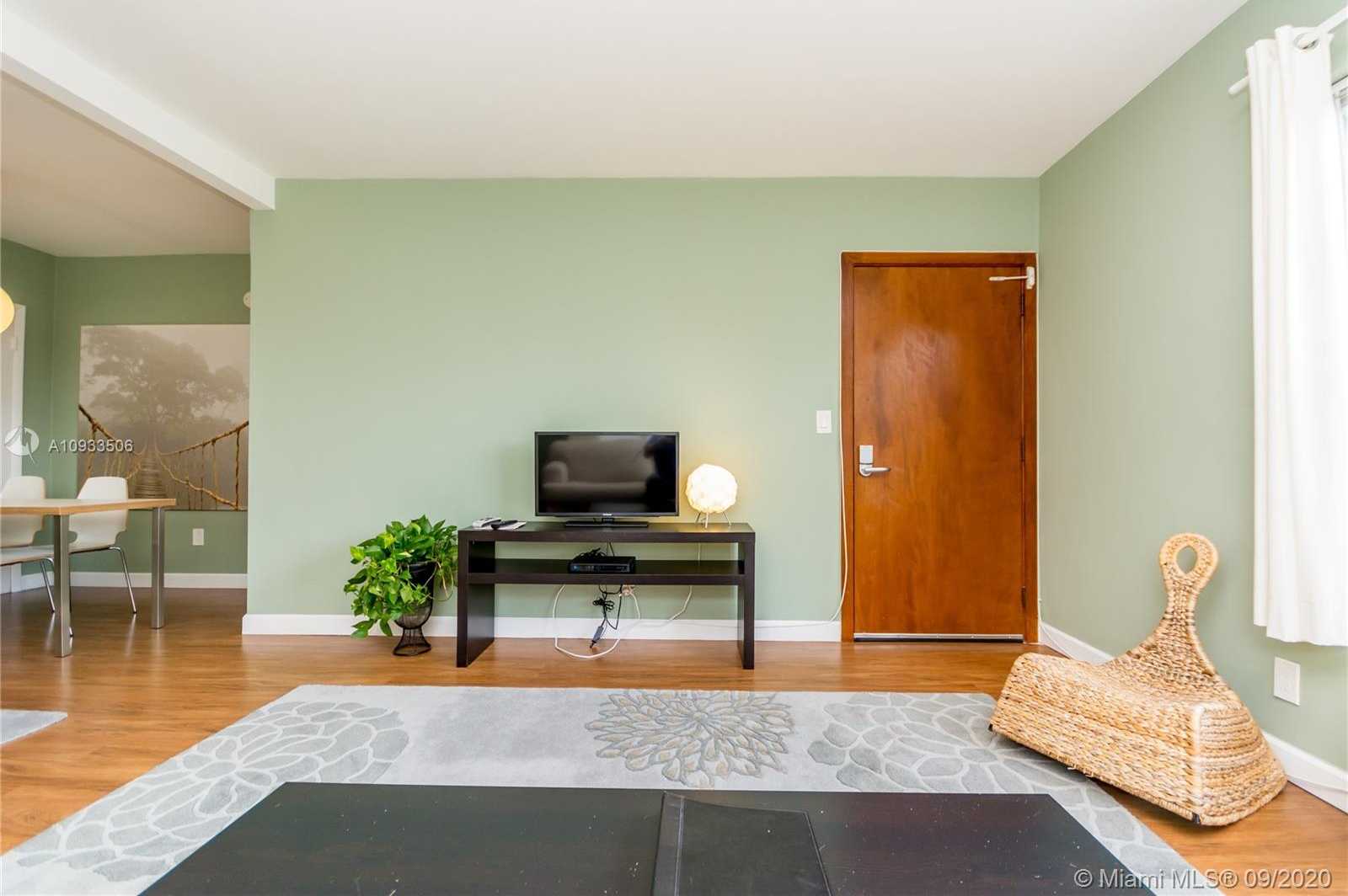 Small Image of 7430 CARLYLE AVE #3, Miami Beach Number 5