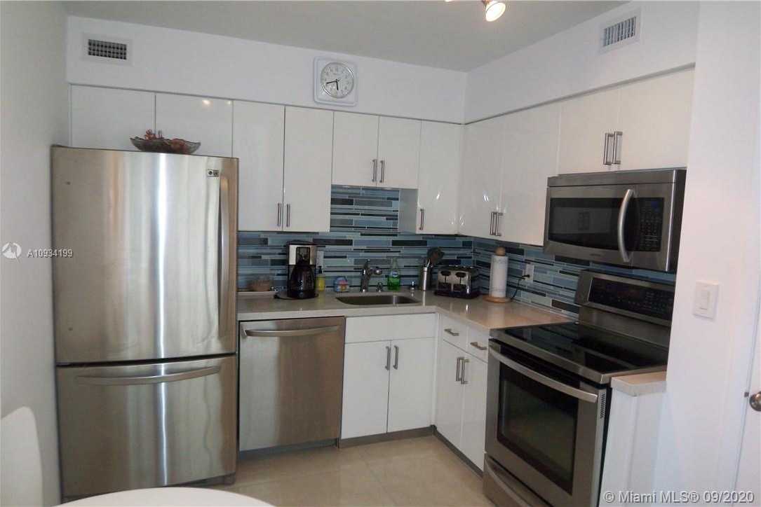 Small Image of 5161 COLLINS AV #806, Miami Beach Number 12
