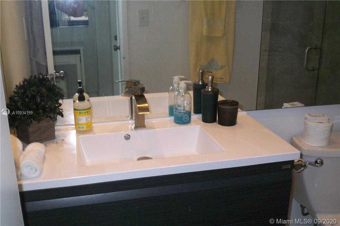 Small Image of 5161 COLLINS AV #806, Miami Beach Number 21