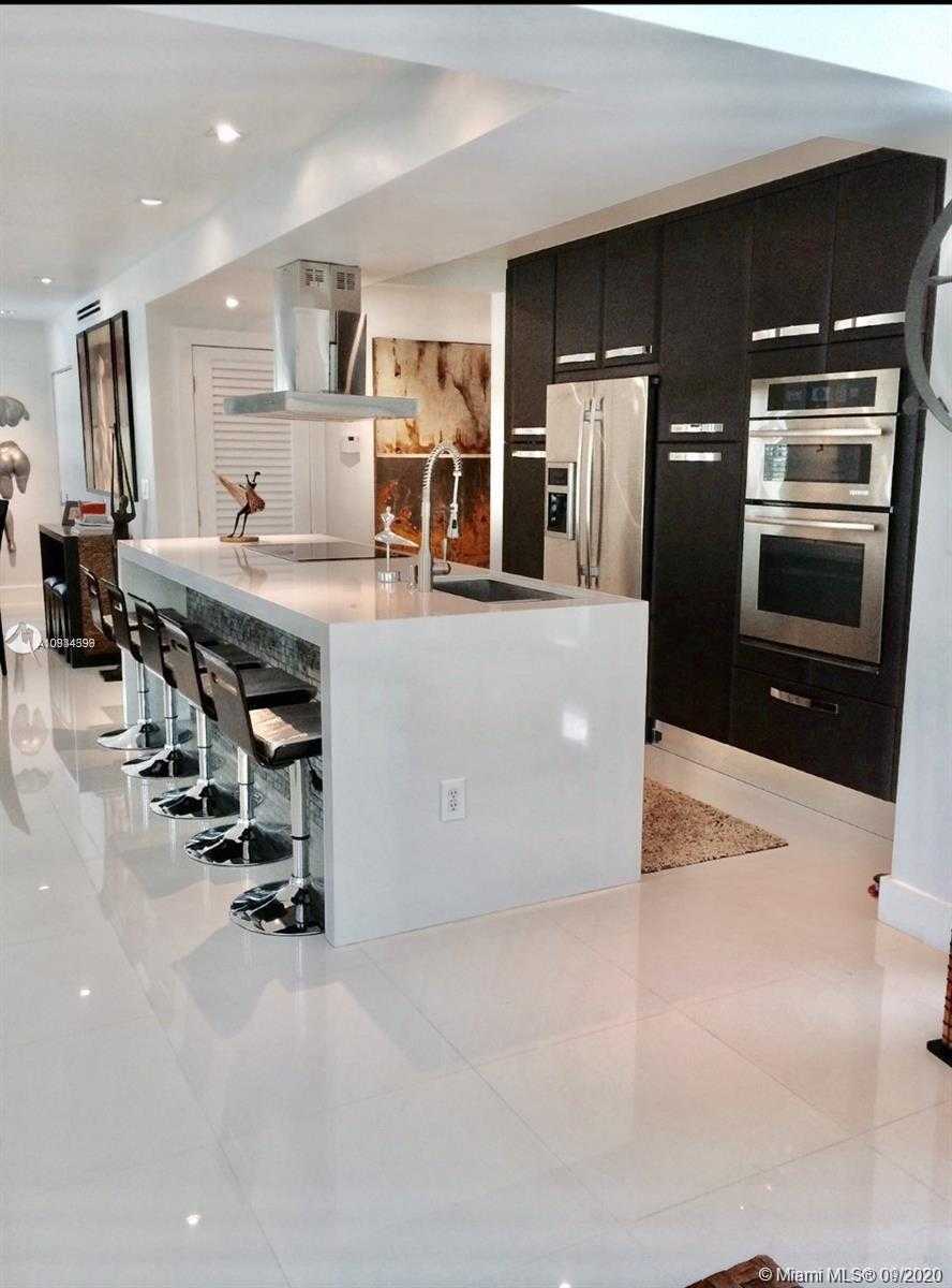 Small Image of 4927 RIVIERA DR, Coral Gables Number 10