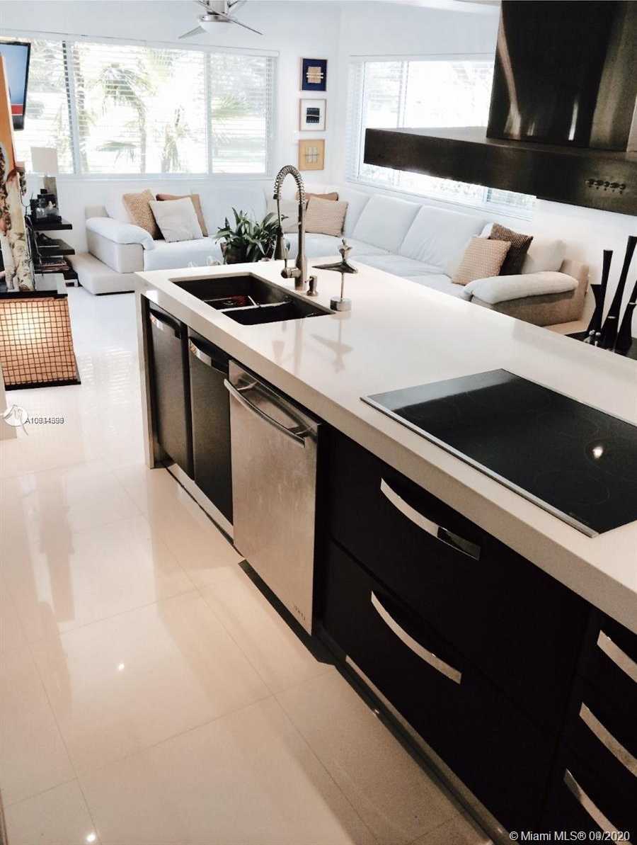 Small Image of 4927 RIVIERA DR, Coral Gables Number 11