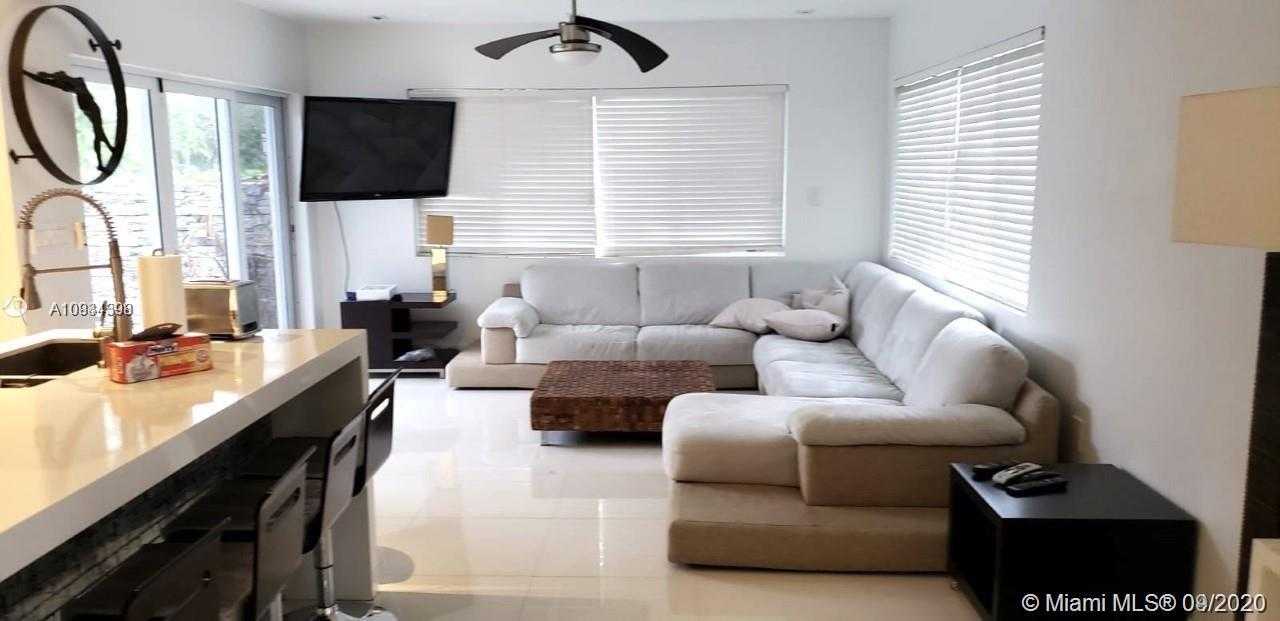 Small Image of 4927 RIVIERA DR, Coral Gables Number 14