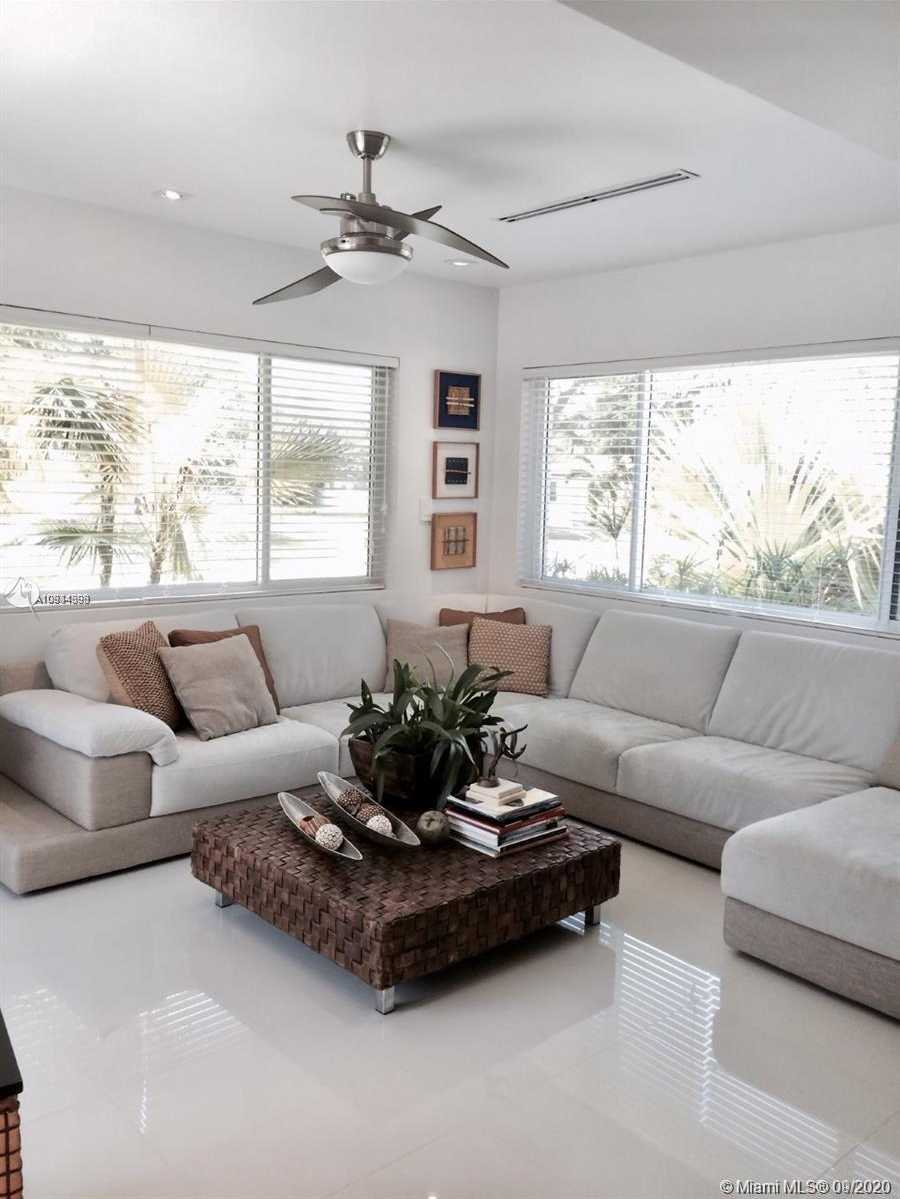 Small Image of 4927 RIVIERA DR, Coral Gables Number 15