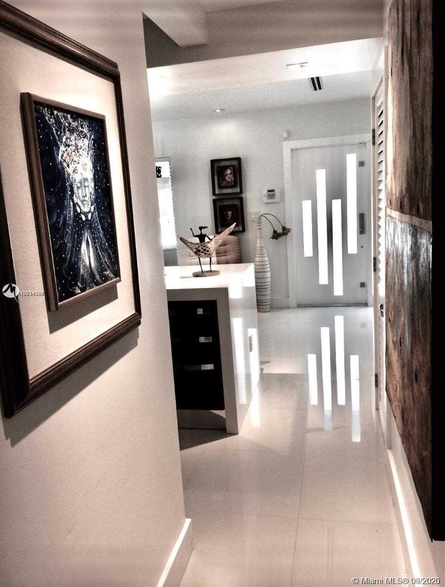 Small Image of 4927 RIVIERA DR, Coral Gables Number 19
