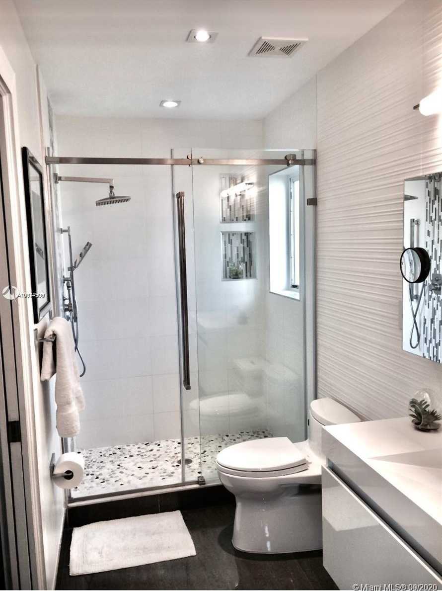 Small Image of 4927 RIVIERA DR, Coral Gables Number 22
