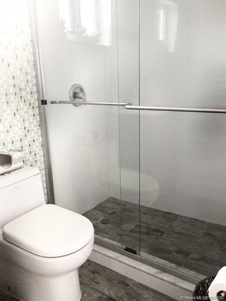 Small Image of 4927 RIVIERA DR, Coral Gables Number 29
