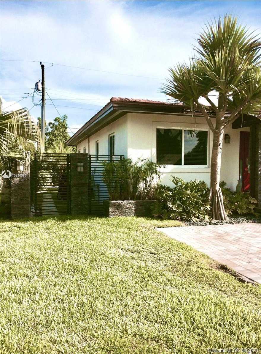 Small Image of 4927 RIVIERA DR, Coral Gables Number 4
