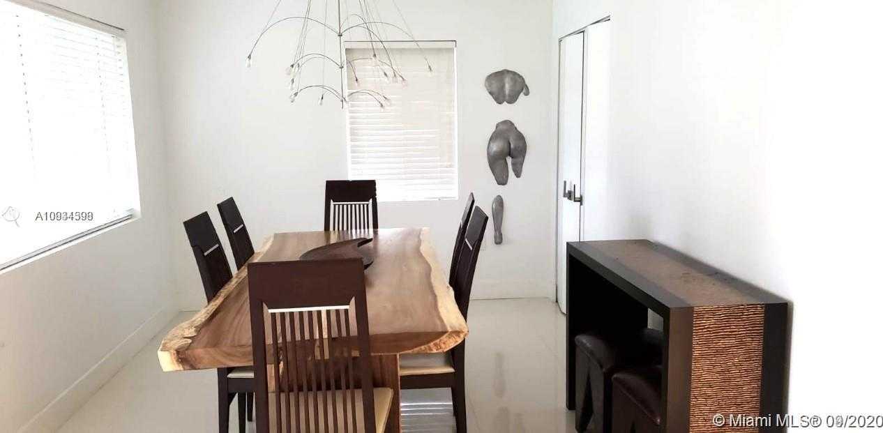 Small Image of 4927 RIVIERA DR, Coral Gables Number 7