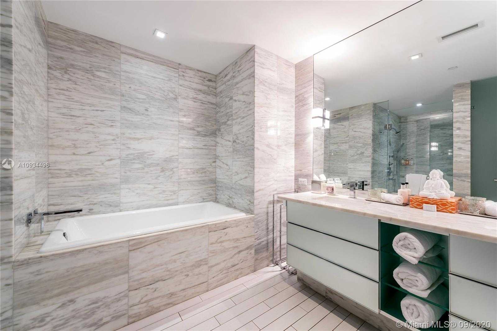 Small Image of 2201 COLLINS AV #1411, Miami Beach Number 11