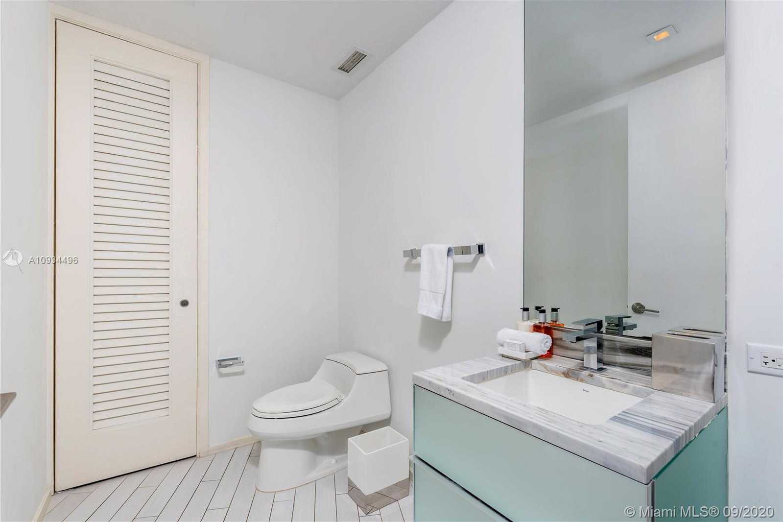 Small Image of 2201 COLLINS AV #1411, Miami Beach Number 17