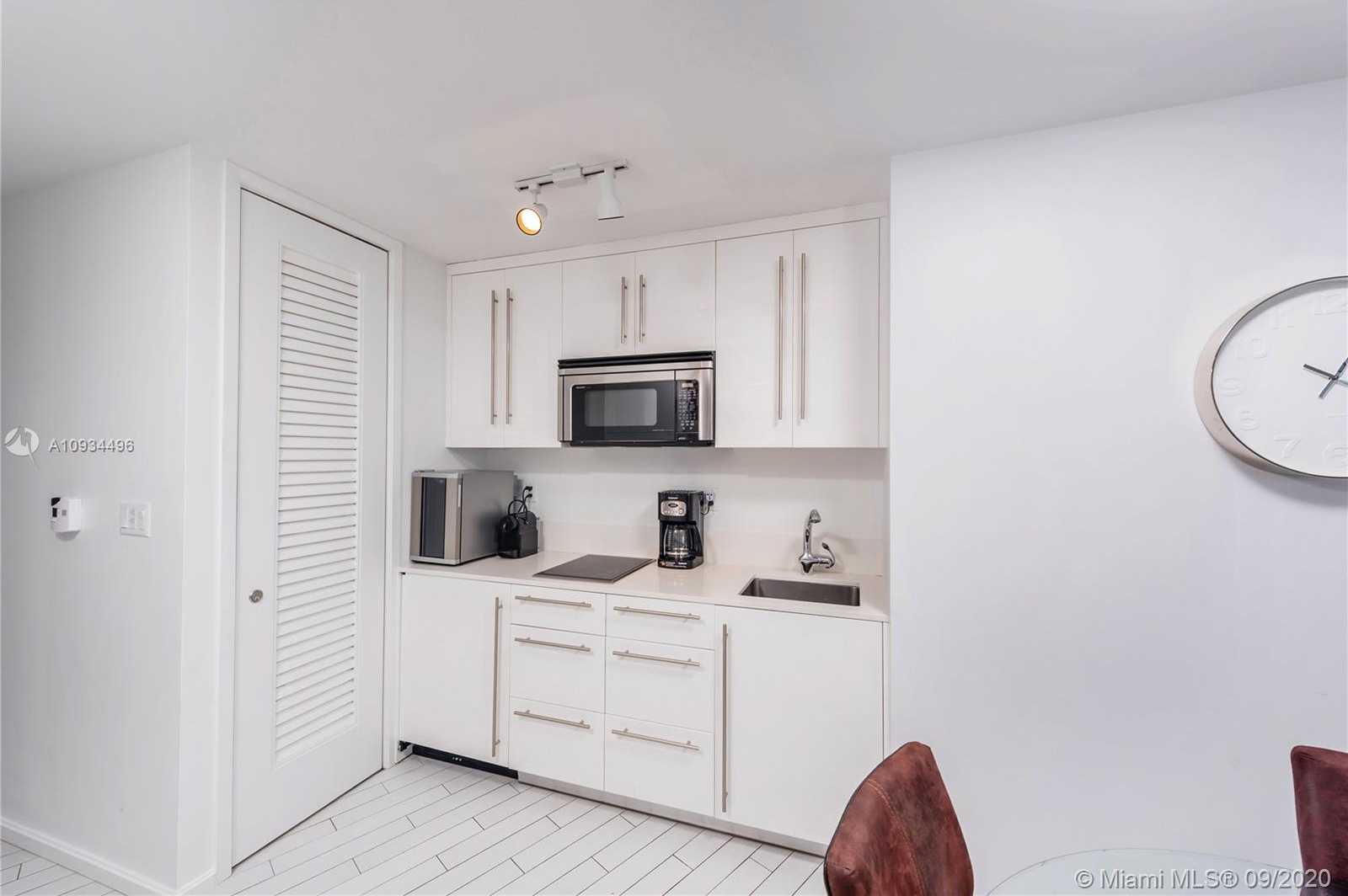 Small Image of 2201 COLLINS AV #1411, Miami Beach Number 4