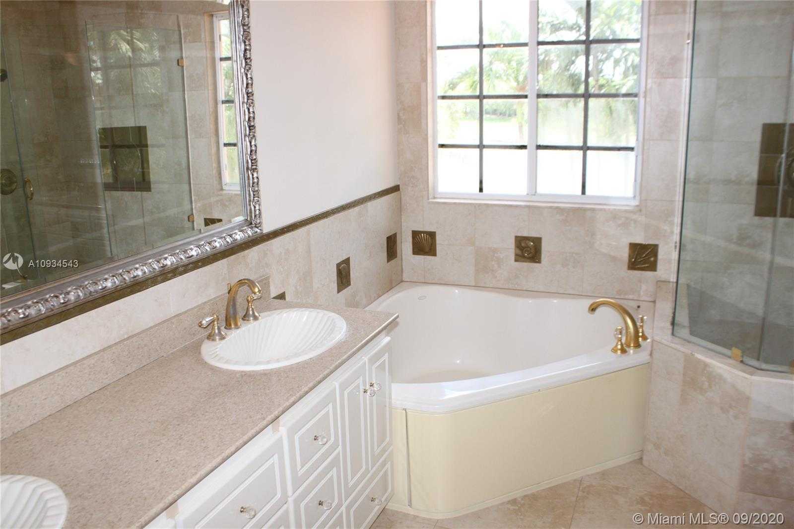 Small Image of 2568 JARDIN PL #2568, Weston Number 23