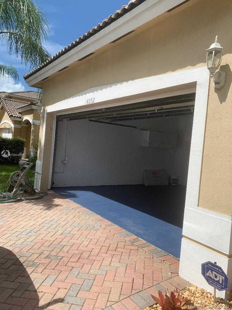 Small Image of 14052 SOUTH WEST 156TH AVE, Miami Number 2