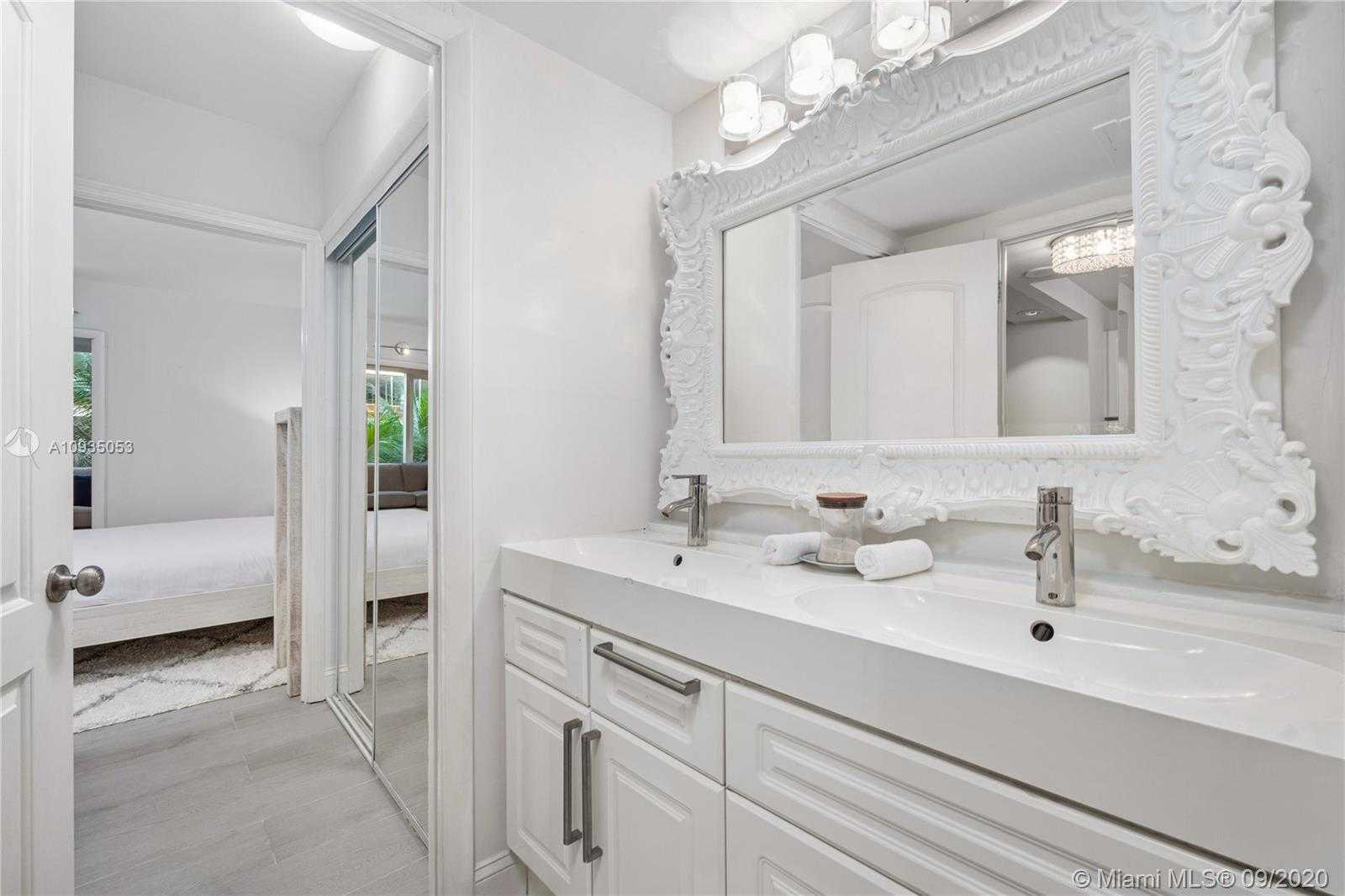Small Image of 2301 COLLINS AVE #328, Miami Beach Number 13