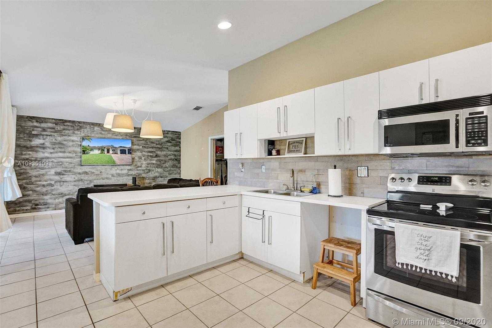 Small Image of 14221 SOUTH WEST 160TH TER, Miami Number 10