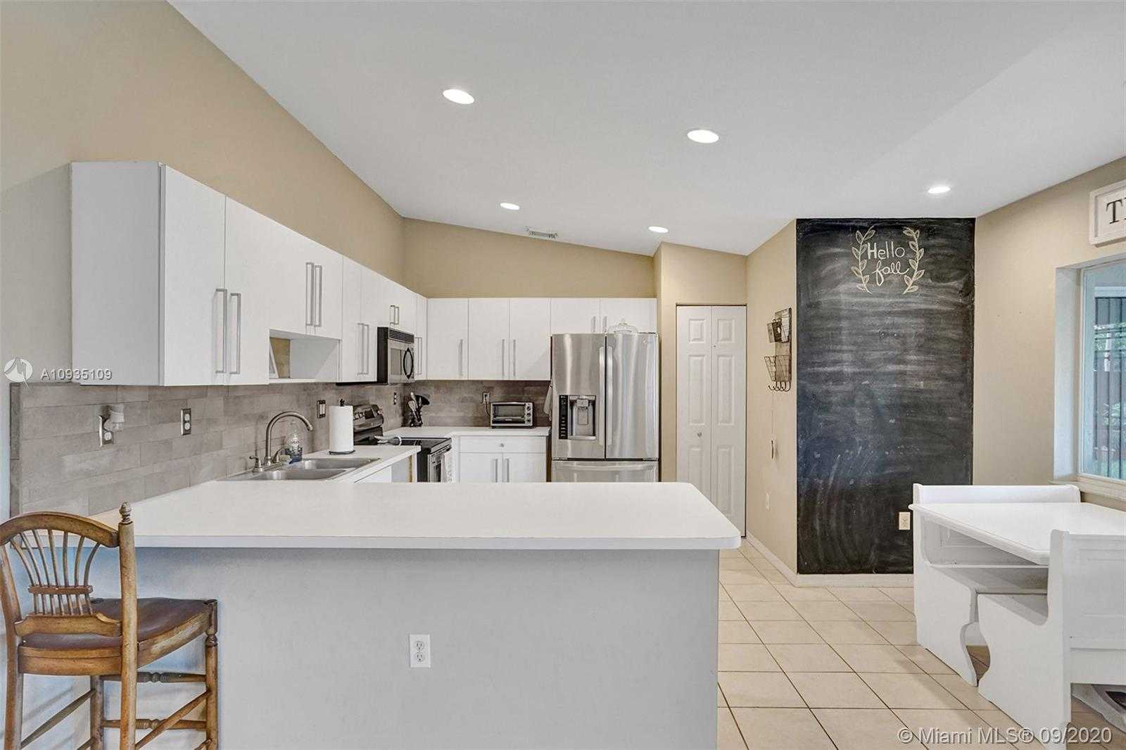 Small Image of 14221 SOUTH WEST 160TH TER, Miami Number 12