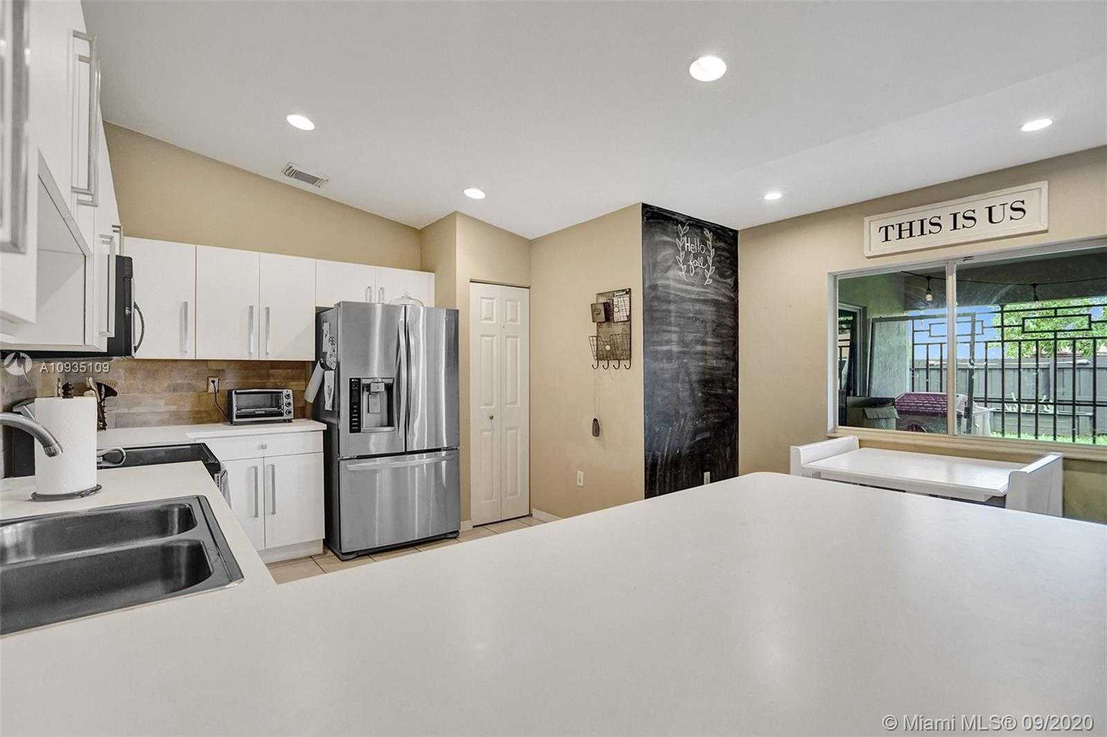 Small Image of 14221 SOUTH WEST 160TH TER, Miami Number 13