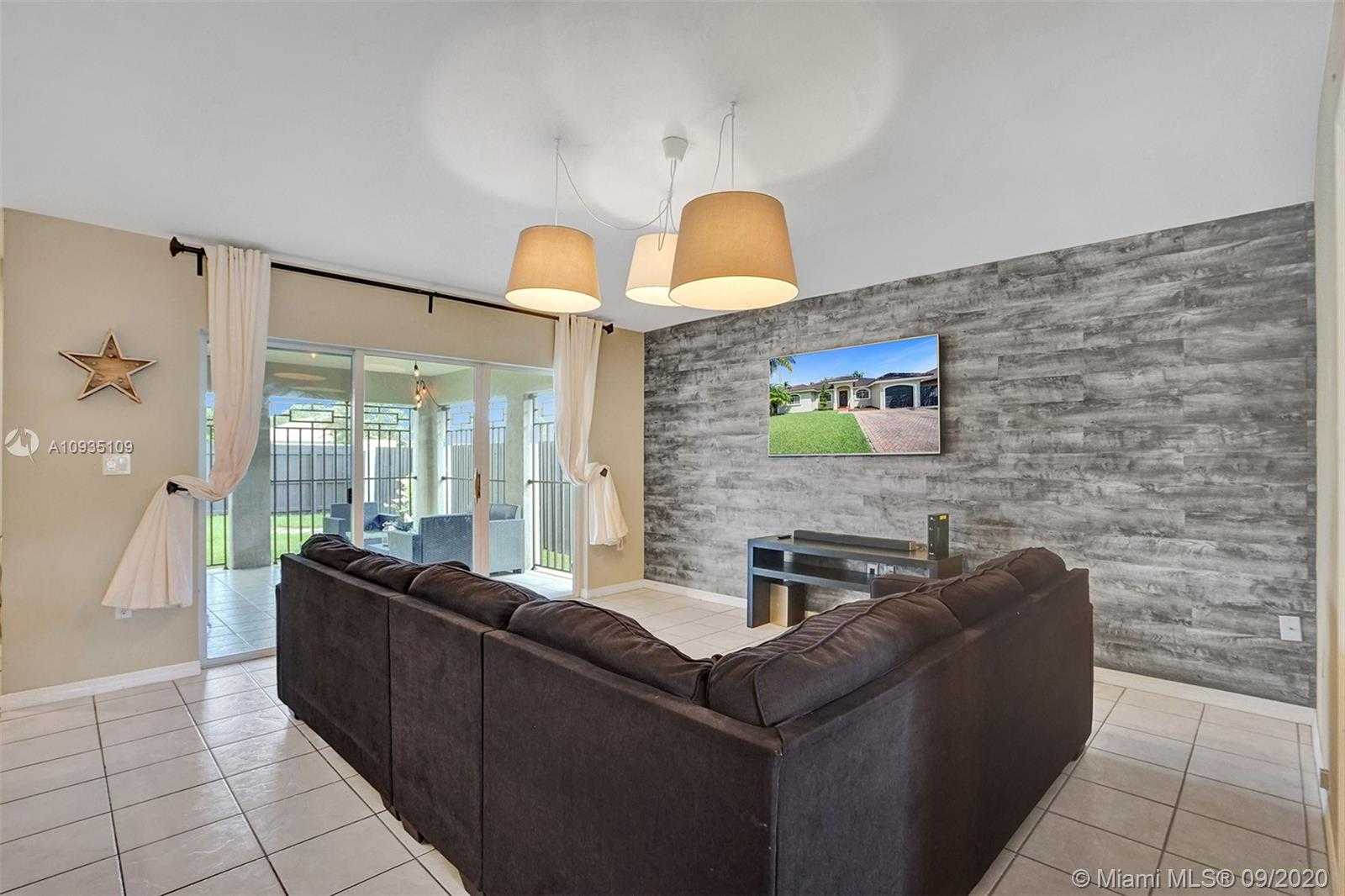 Small Image of 14221 SOUTH WEST 160TH TER, Miami Number 16