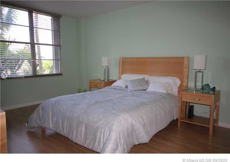 Small Image of 5161 Collins Ave, Miami Beach, FL 33140, USA Number 14