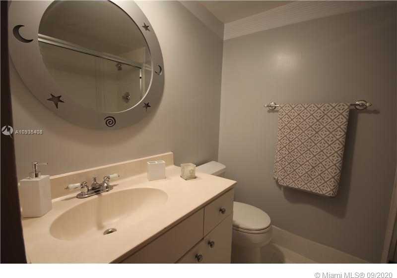 Small Image of 5161 Collins Ave, Miami Beach, FL 33140, USA Number 21