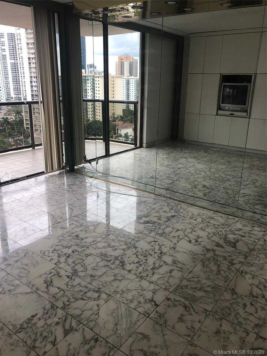 Small Image of 19667 TURNBERRY WAY #16-C, Aventura Number 3