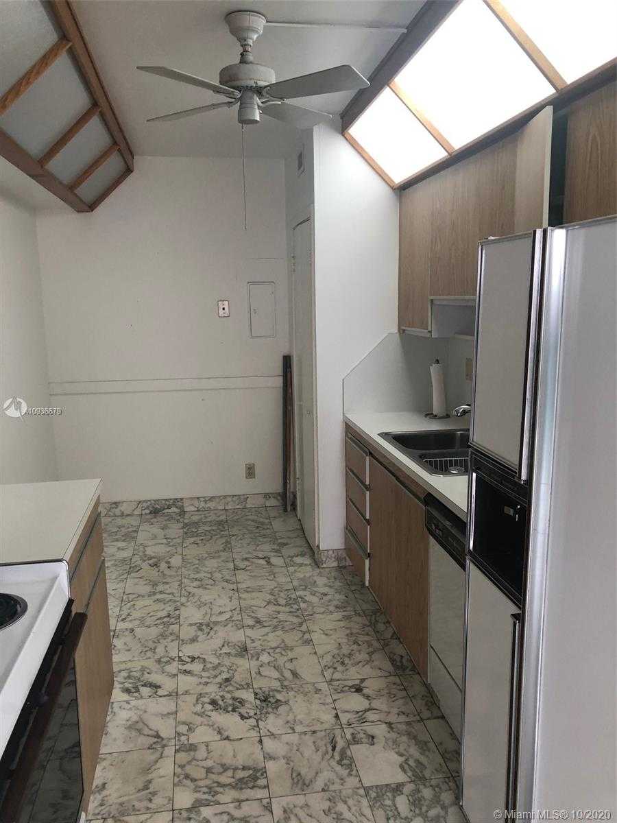 Small Image of 19667 TURNBERRY WAY #16-C, Aventura Number 5