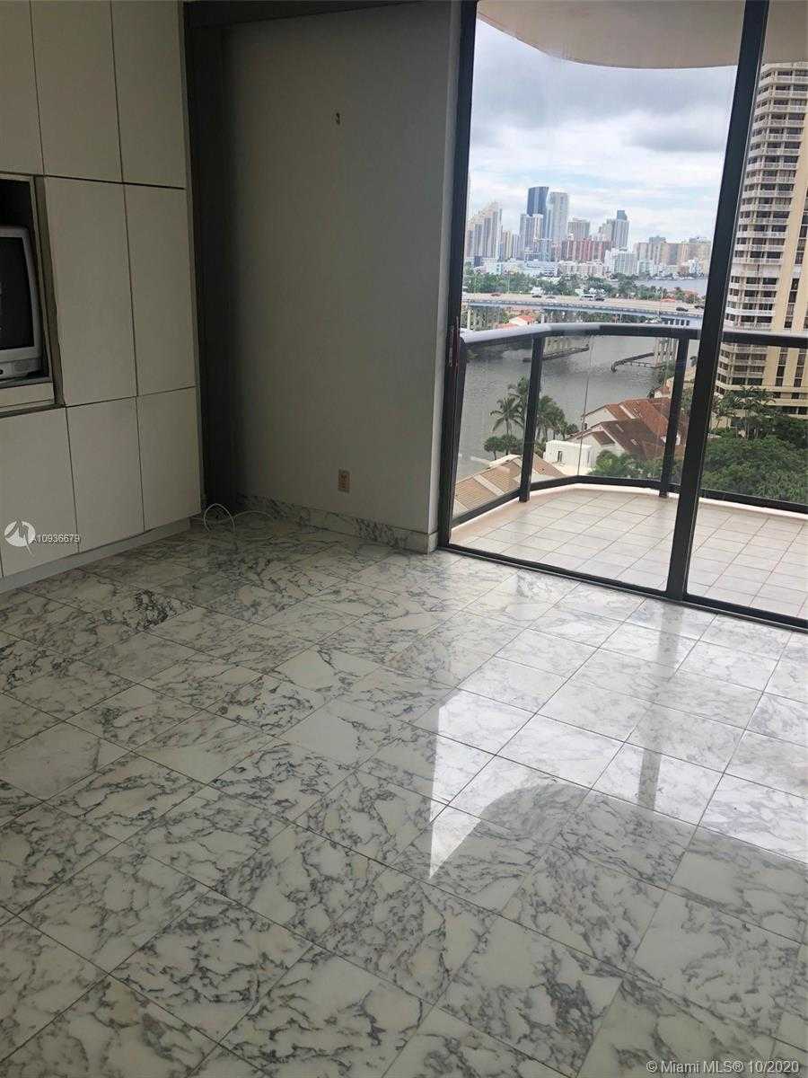 Small Image of 19667 TURNBERRY WAY #16-C, Aventura Number 6