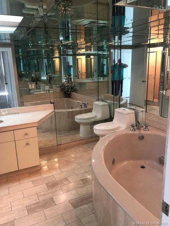 Small Image of 19667 TURNBERRY WAY #16-C, Aventura Number 7