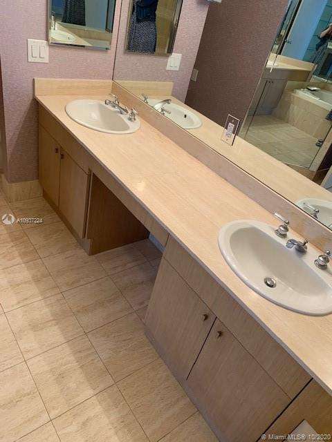 Small Image of 21205 YACHT CLUB DR #1204, Aventura Number 20