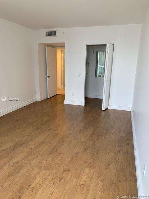 Small Image of 21205 YACHT CLUB DR #1204, Aventura Number 31