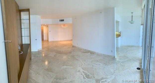 Small Image of 21205 YACHT CLUB DR #1204, Aventura Number 9