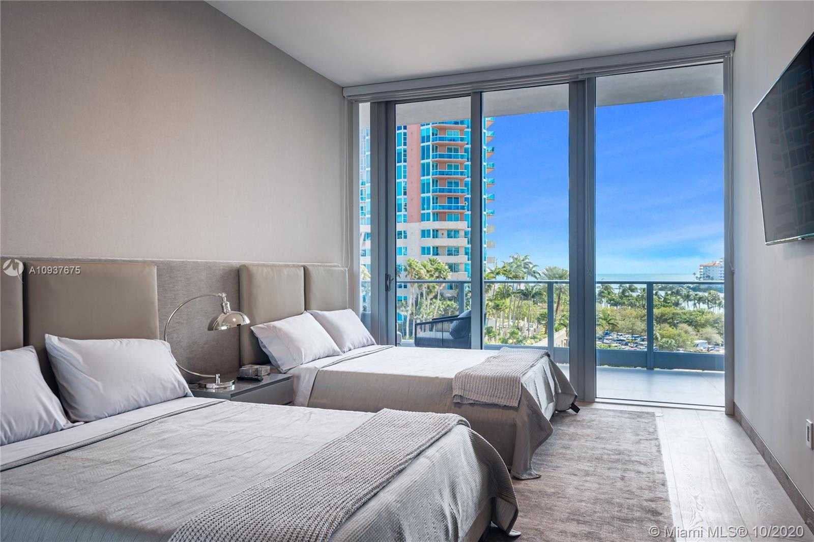 Small Image of 801 South Pointe Dr, Miami Beach, FL 33139, USA Number 25