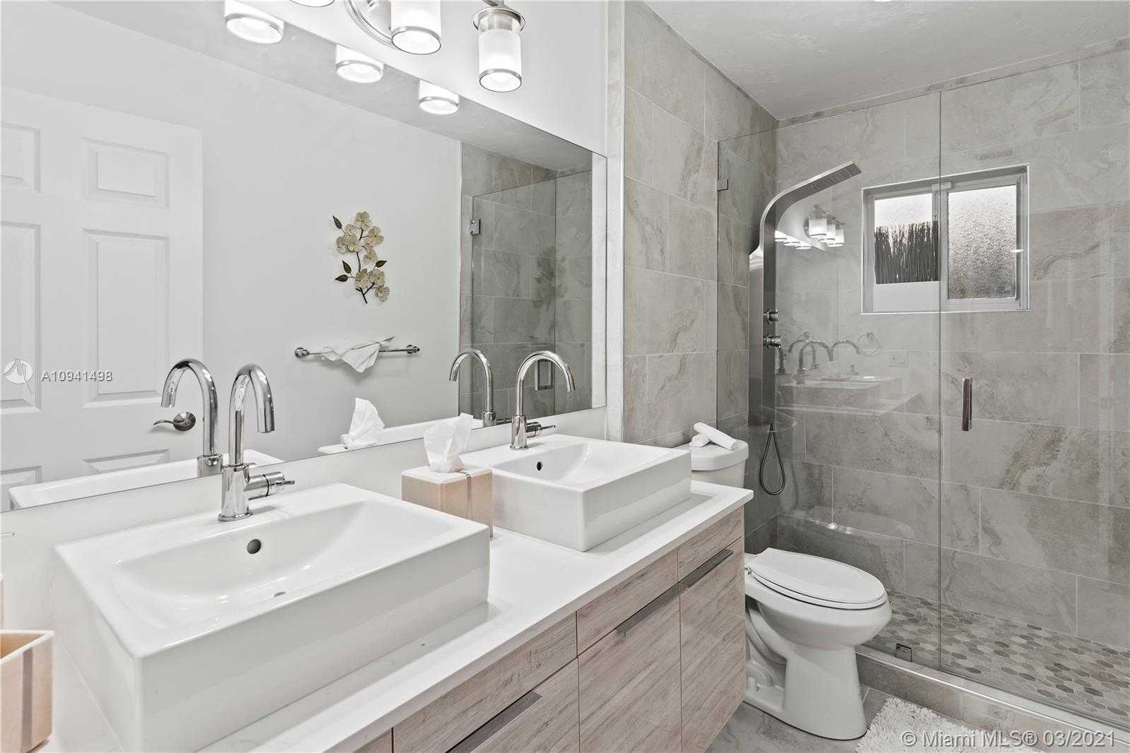 Small Image of 19491 SOUTH WEST 210TH ST, Miami Number 12