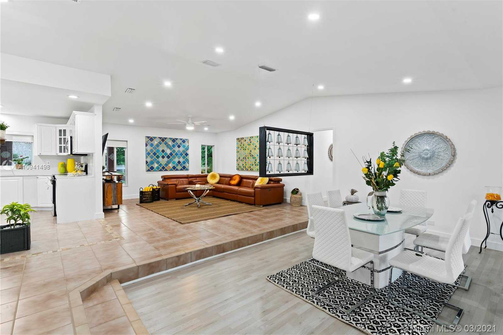 Small Image of 19491 SOUTH WEST 210TH ST, Miami Number 2