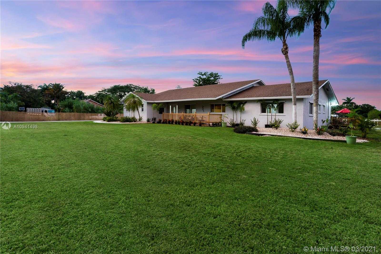 Small Image of 19491 SOUTH WEST 210TH ST, Miami Number 25
