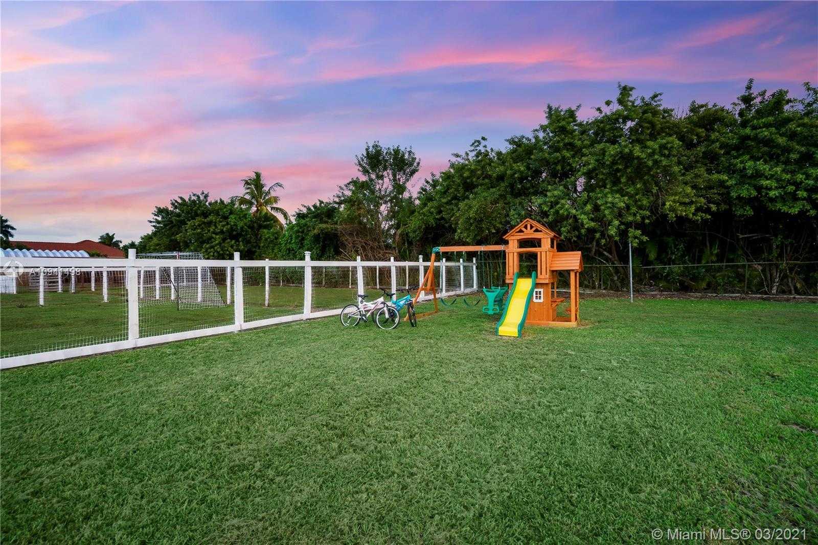 Small Image of 19491 SOUTH WEST 210TH ST, Miami Number 26