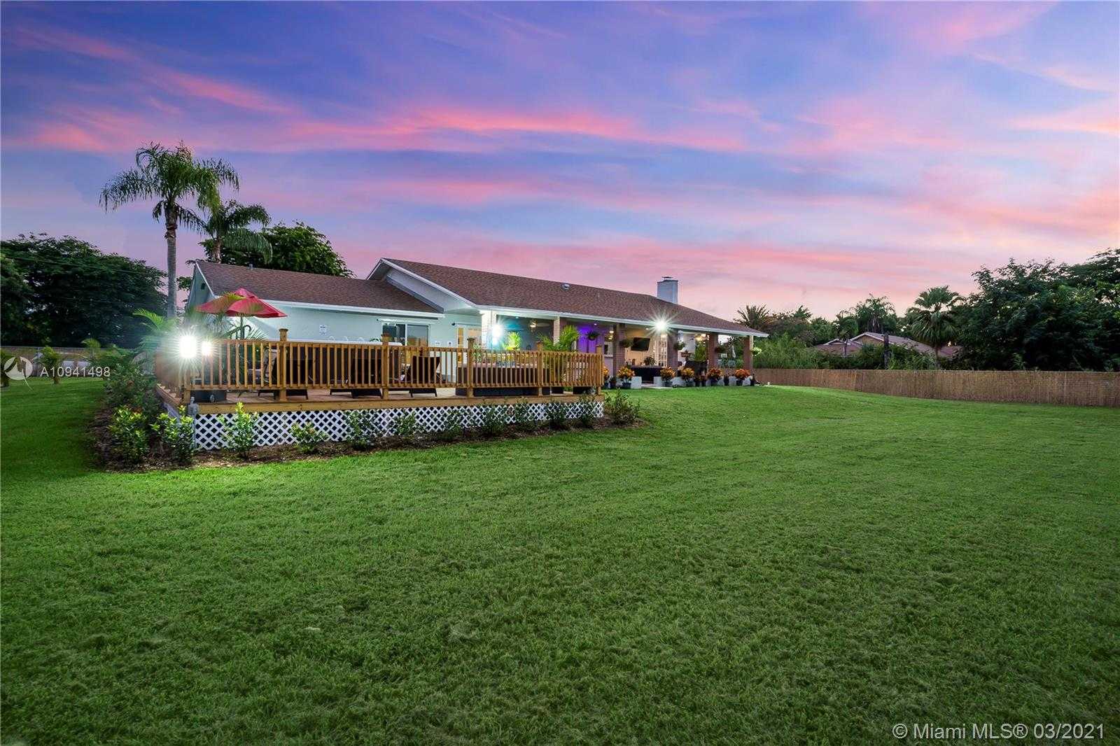 Small Image of 19491 SOUTH WEST 210TH ST, Miami Number 27
