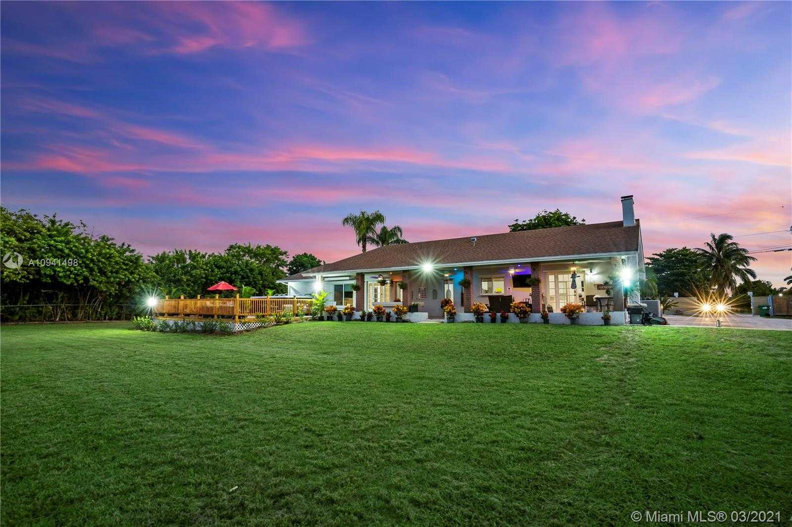 Small Image of 19491 SOUTH WEST 210TH ST, Miami Number 28