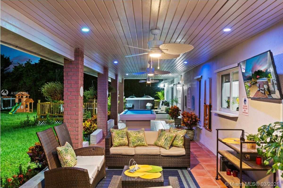 Small Image of 19491 SOUTH WEST 210TH ST, Miami Number 41