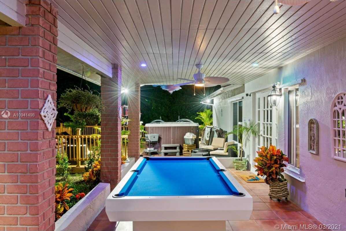 Small Image of 19491 SOUTH WEST 210TH ST, Miami Number 43