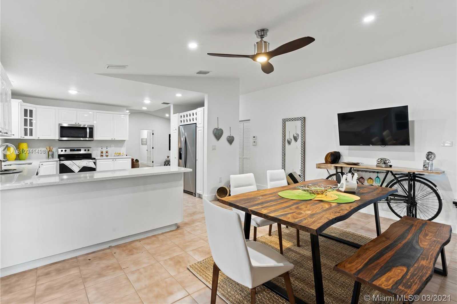 Small Image of 19491 SOUTH WEST 210TH ST, Miami Number 7