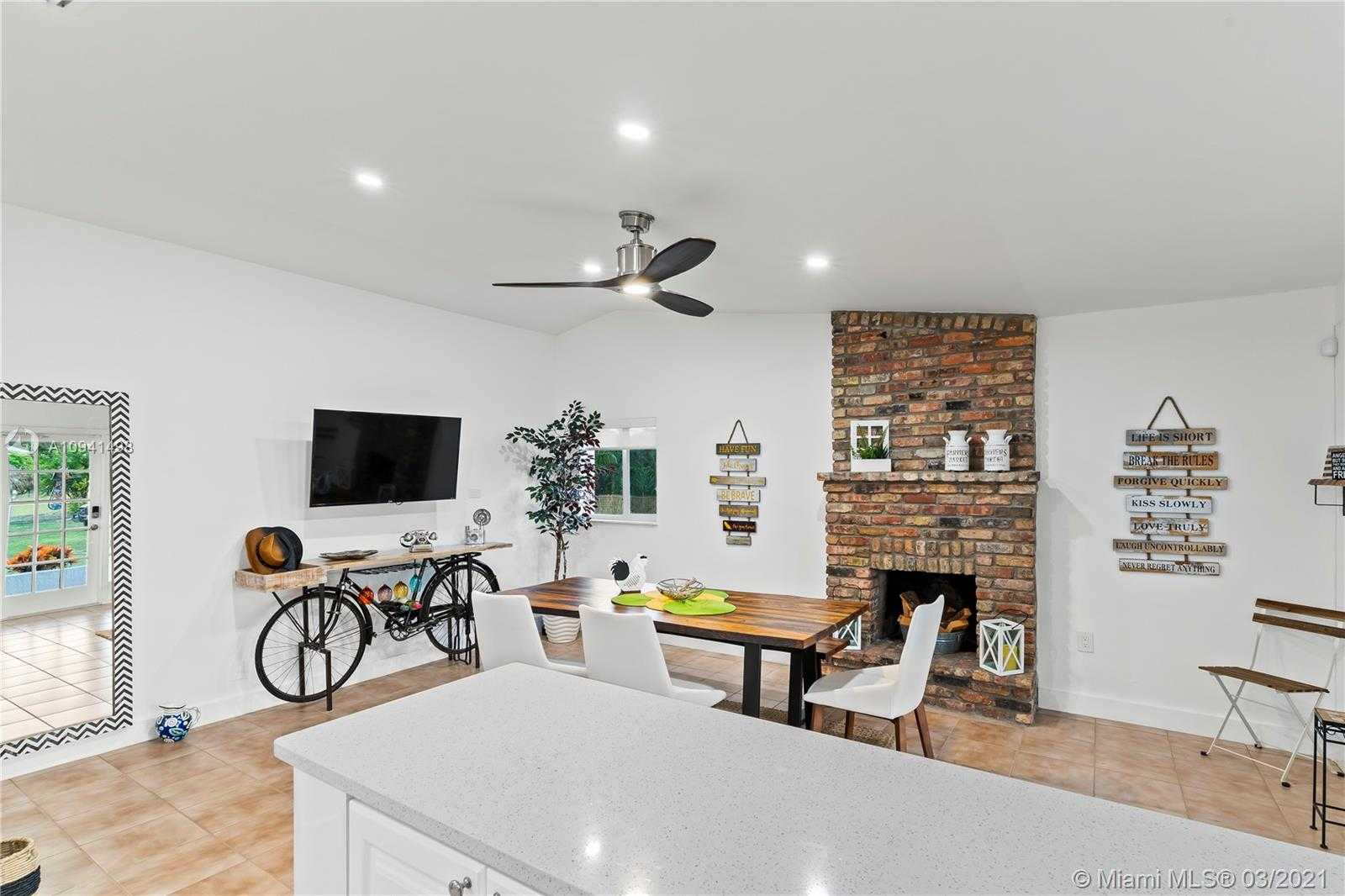 Small Image of 19491 SOUTH WEST 210TH ST, Miami Number 8