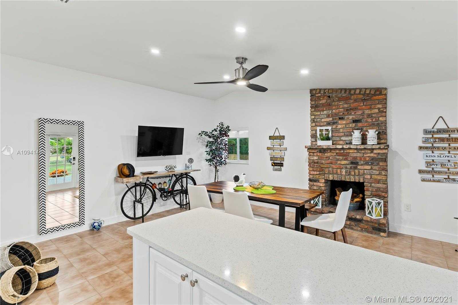 Small Image of 19491 SOUTH WEST 210TH ST, Miami Number 9