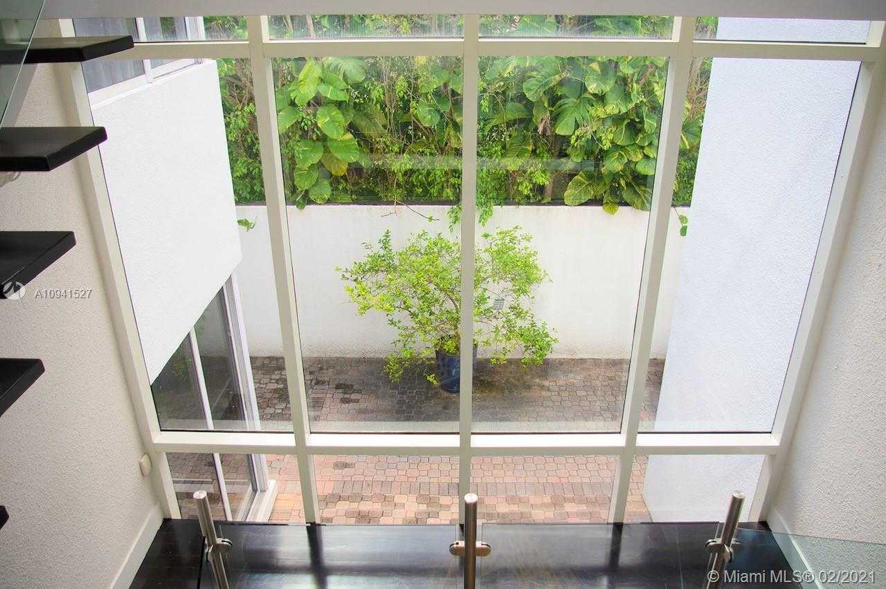 Small Image of 3880 HARDIE AVE, Miami Number 22