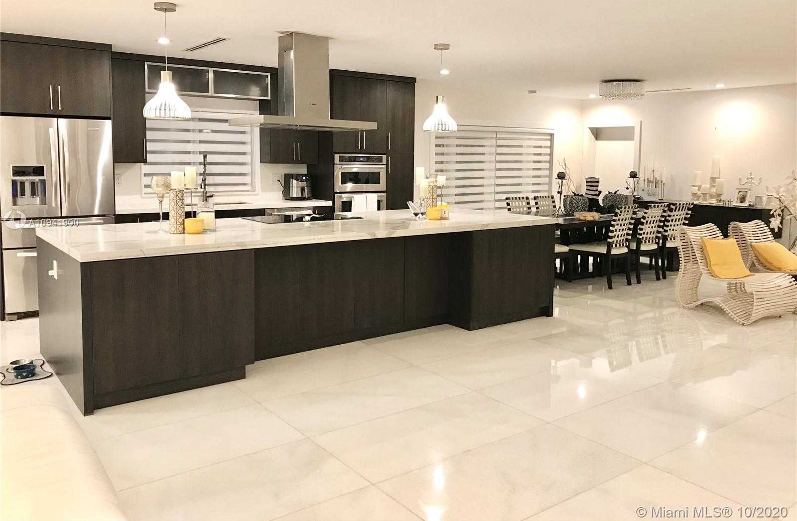 Small Image of 600 TIZIANO AVE, Coral Gables Number 8