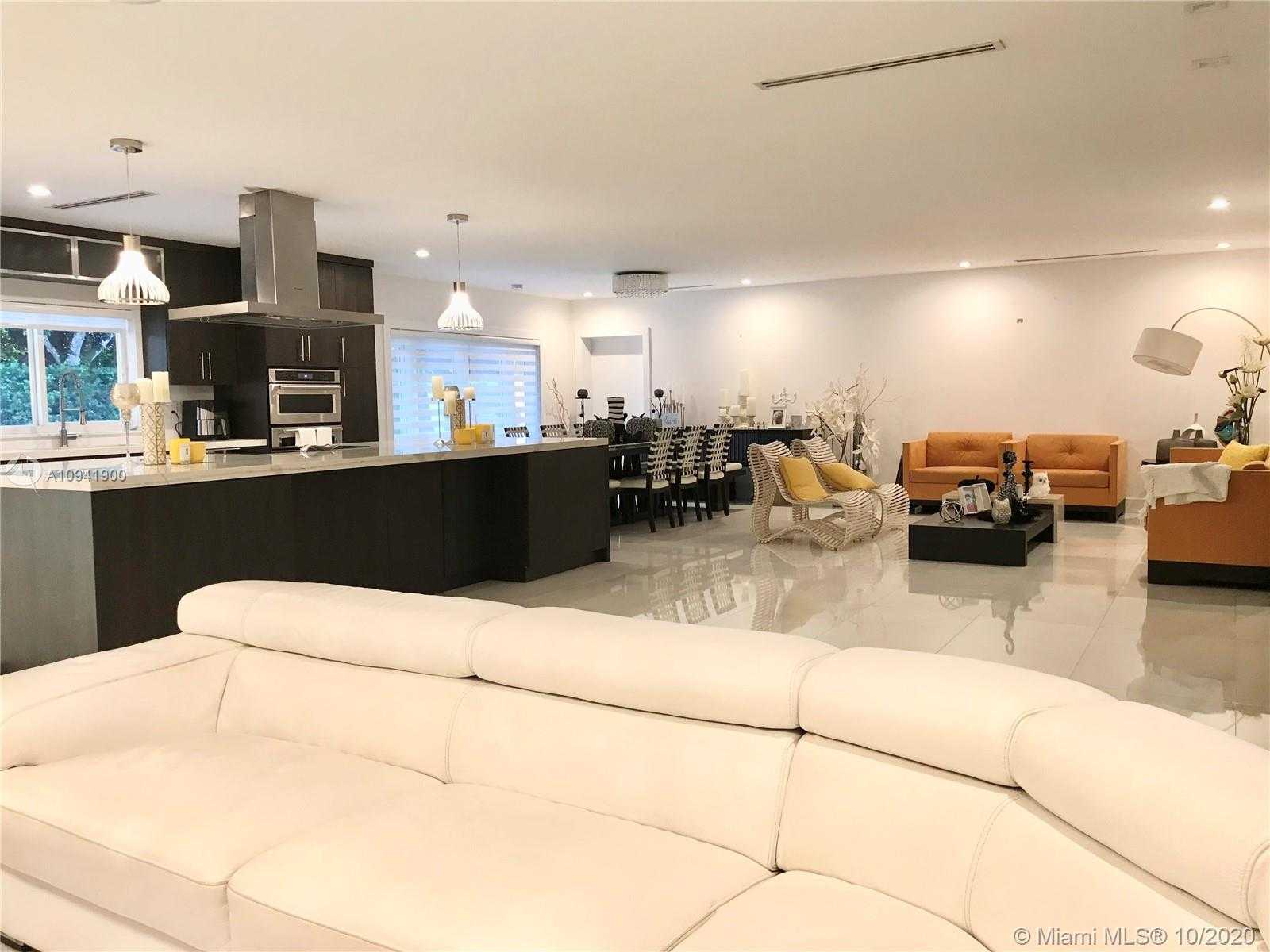 Small Image of 600 TIZIANO AVE, Coral Gables Number 9
